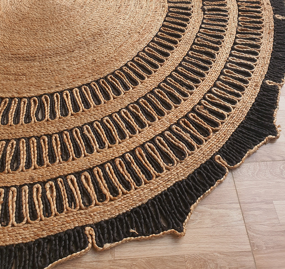 Natural & Black Handcrafted Jute Round Rug