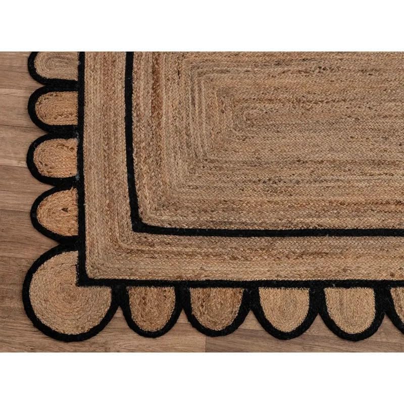 Scalloped Edge Jute Rug – Natural Base with Off-White & Black