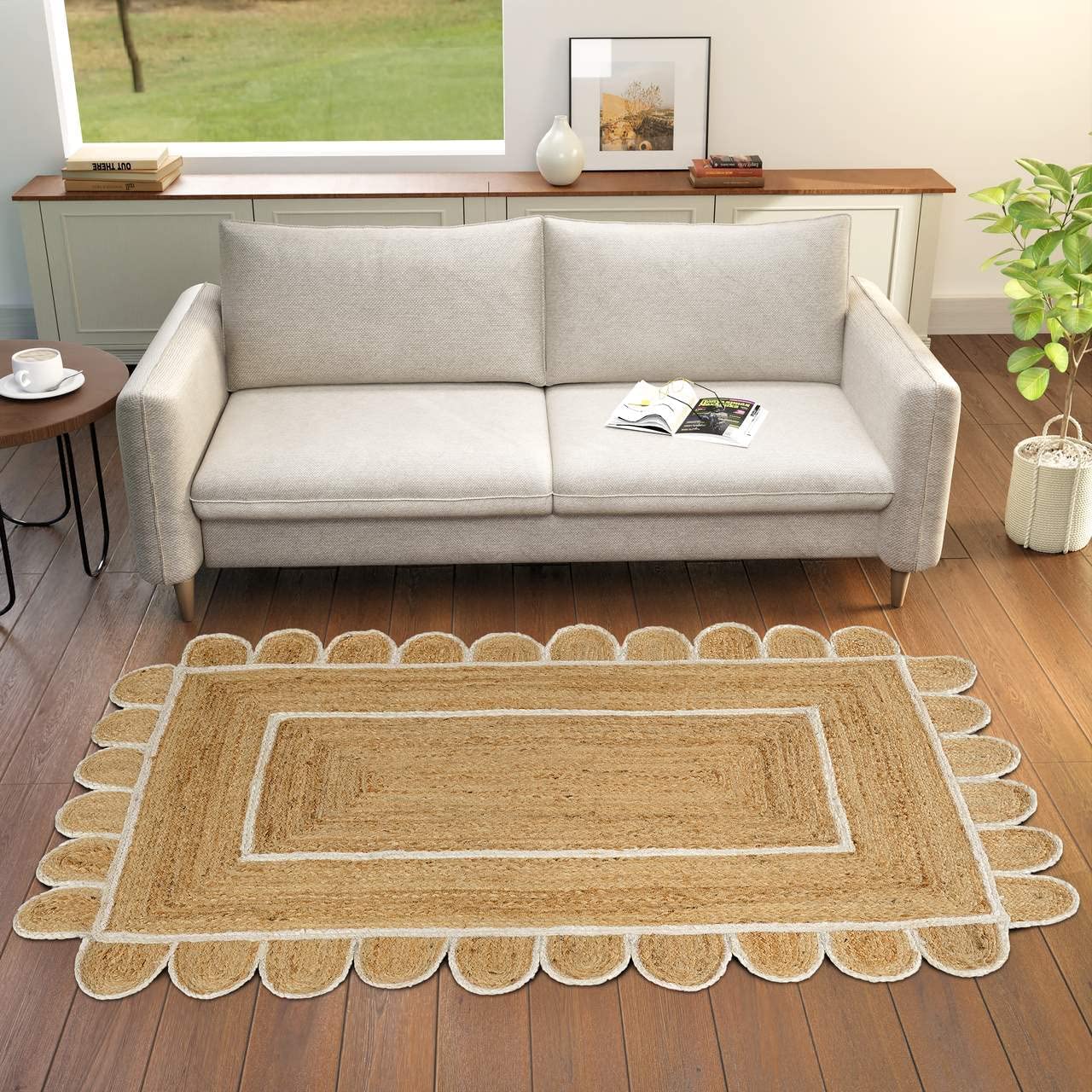 Scalloped Edge Jute Rug – Natural Base with Off-White & Black