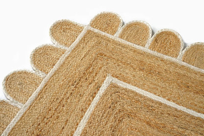 Scalloped Edge Jute Rug – Natural Base with Off-White & Black